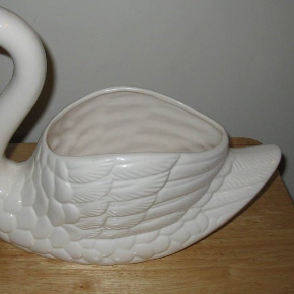 Swan Vase White - Picture 2 of 4